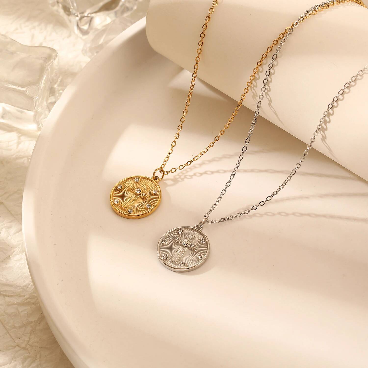 Coin Necklace Delicate - Collana da donna con ciondolo a