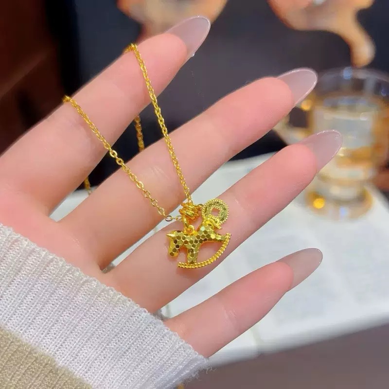 Collana con Ciondolo Cavallo E - Coin Necklace Delicate recensione e prezzo