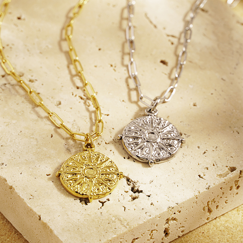 Collana con Ciondolo a Disco R - Coin Necklace Delicate recensione e prezzo